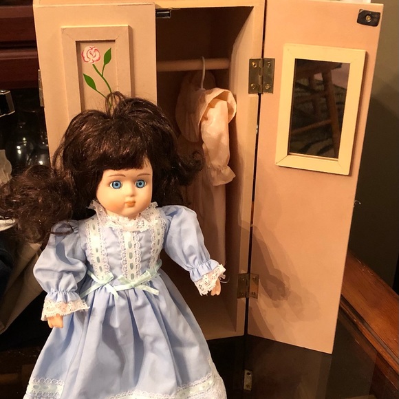 Porcelain Companions - Picture 2 of 8